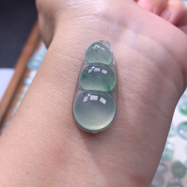 颈饰未镶嵌翡翠冰种飘花福豆