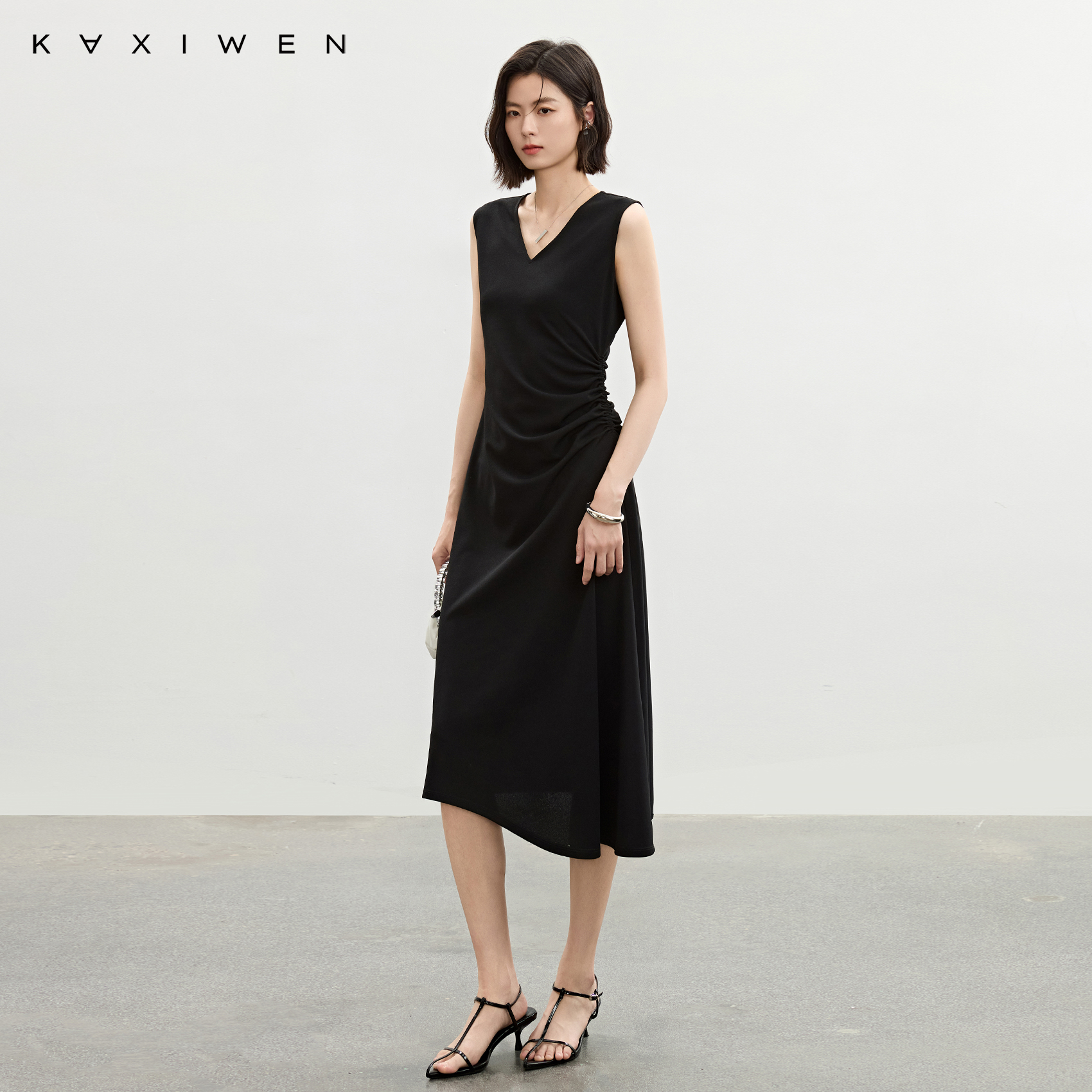 佧茜文法式V领收腰连衣裙【夏新】时尚简约显瘦小黑裙女D05ALW6041