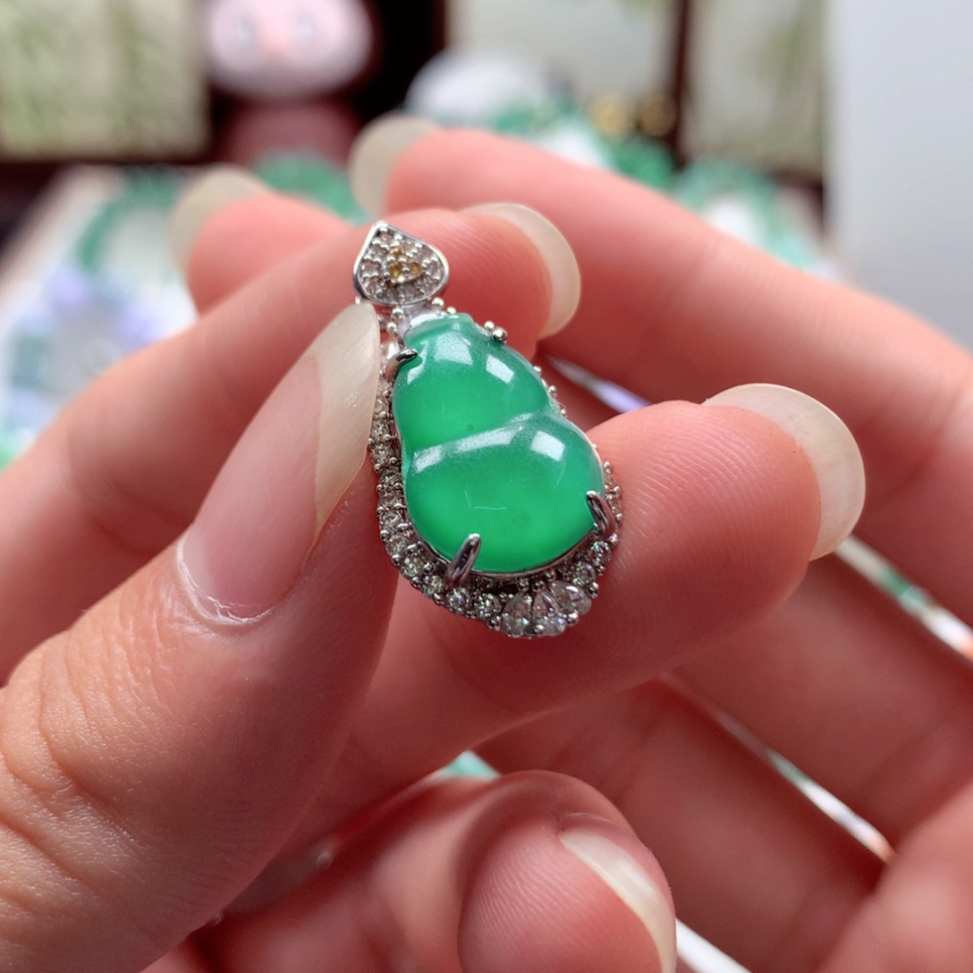 翡翠未镶嵌颈饰翡翠