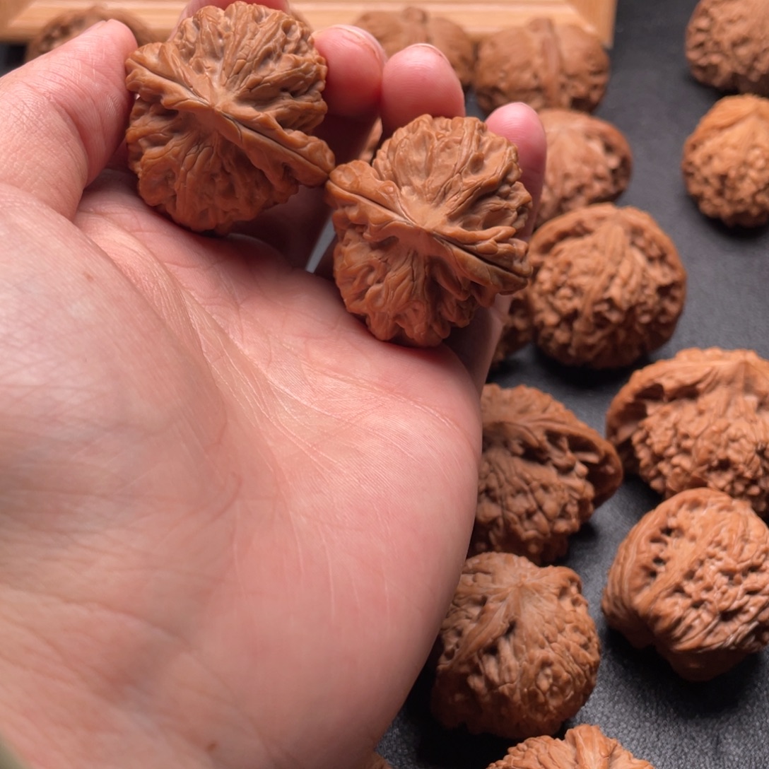 扶***摇文玩核桃把件全品微瑕红锦鲤