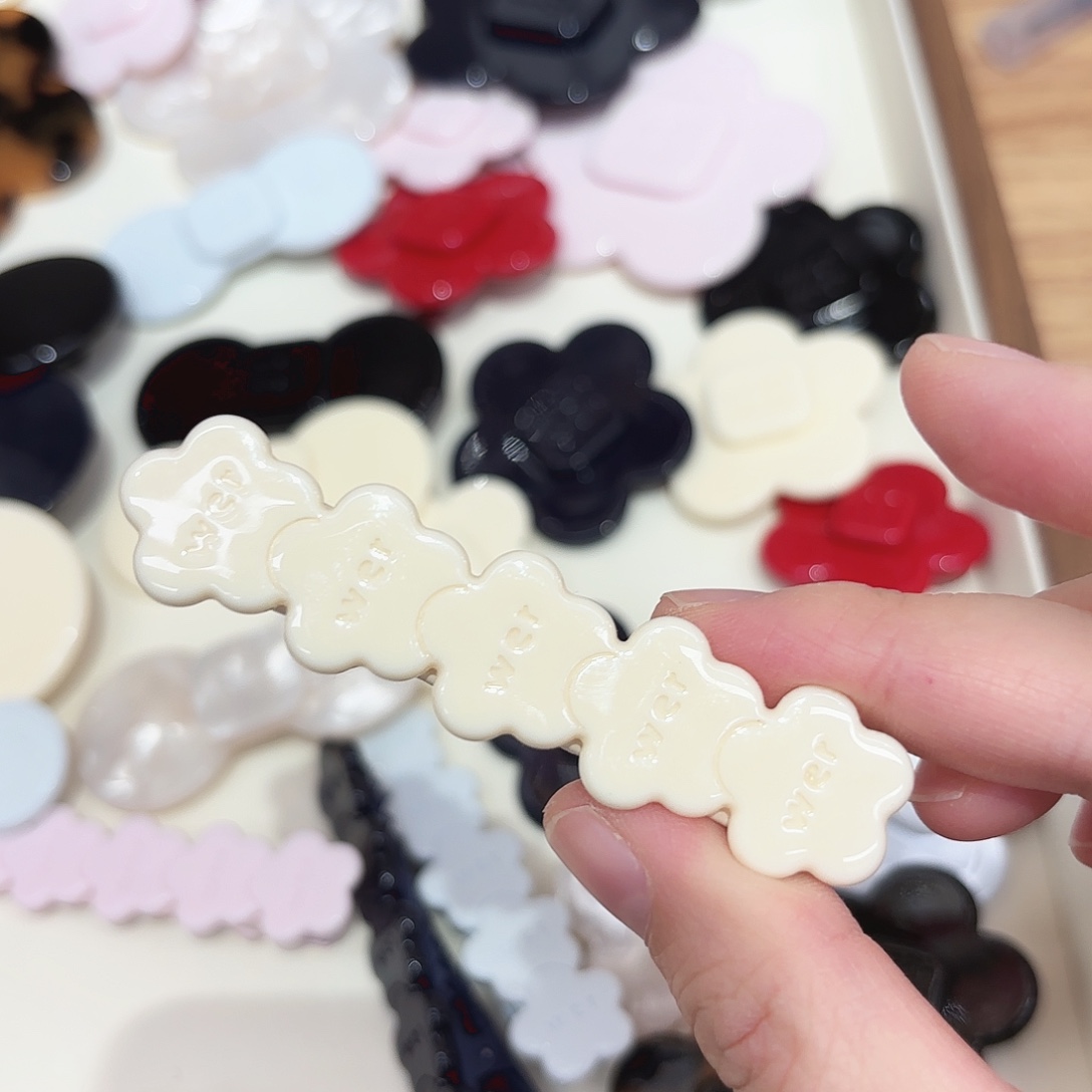 皮质铁合金奶白一个