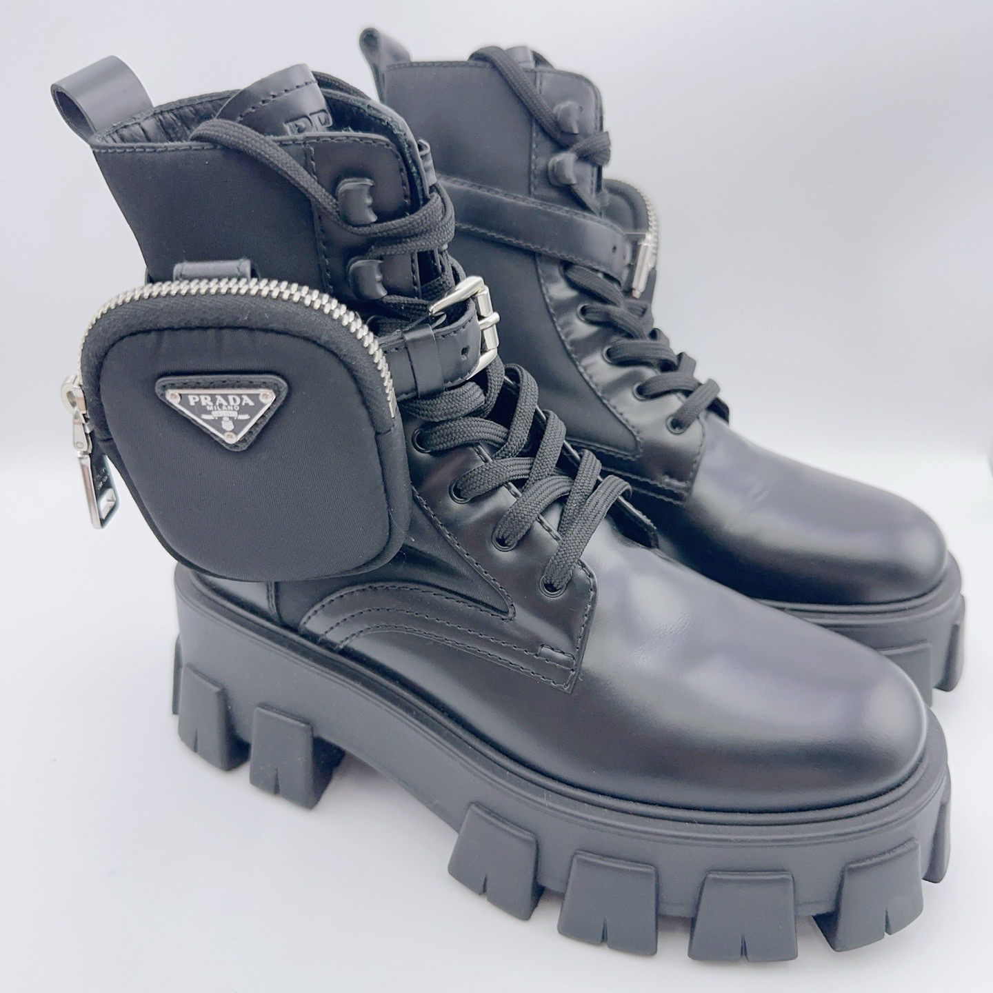 95新 Prada/普拉达 37码/经典书包钢标马丁靴/01640 