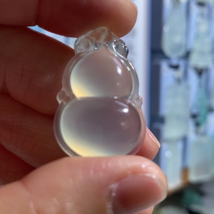 岫玉未镶嵌颈饰吊坠