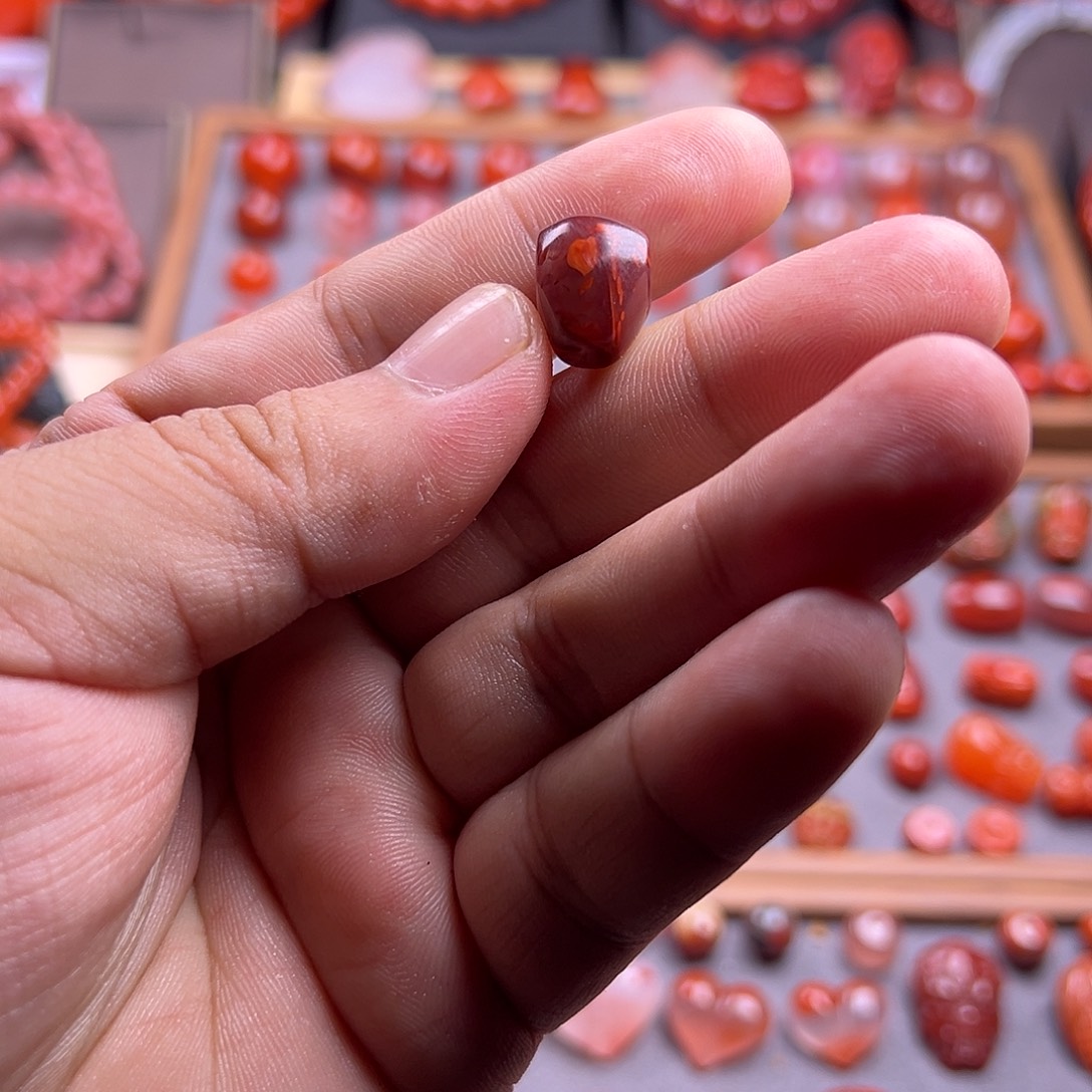 南红玛瑙未镶嵌珠宝奇石