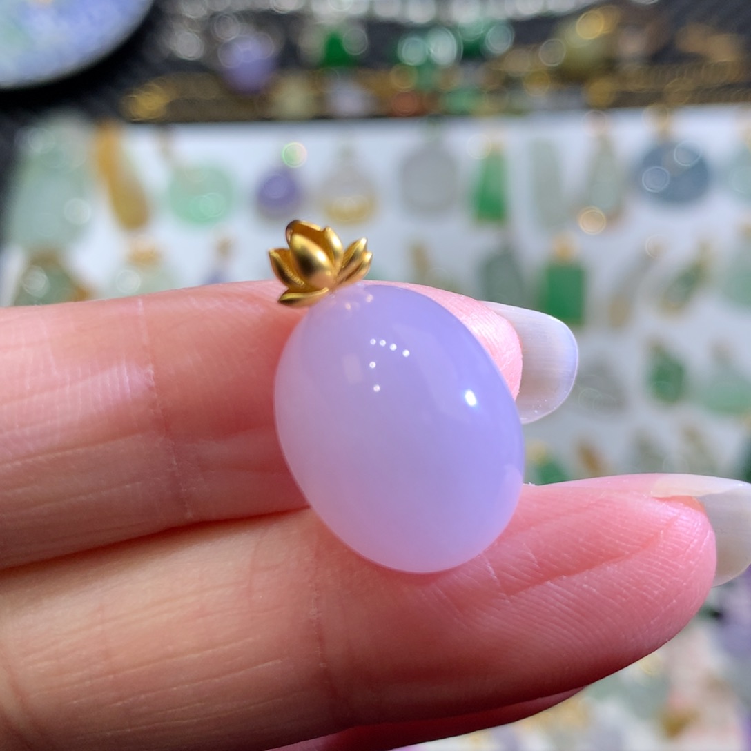 翡翠颈饰18K金镶嵌翡翠吊坠的未镶嵌