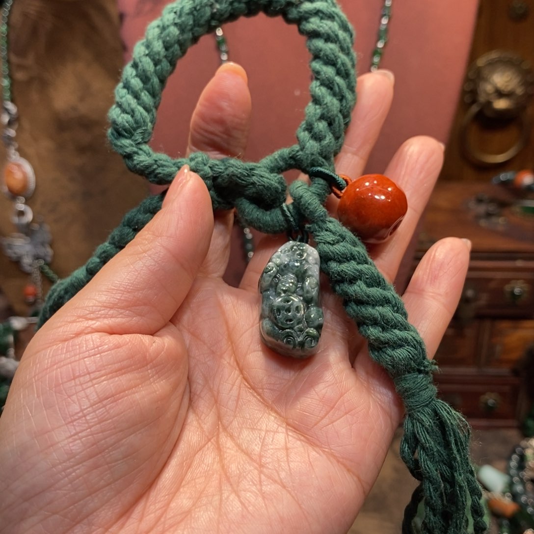 翡翠吊坠(赠链)未镶嵌