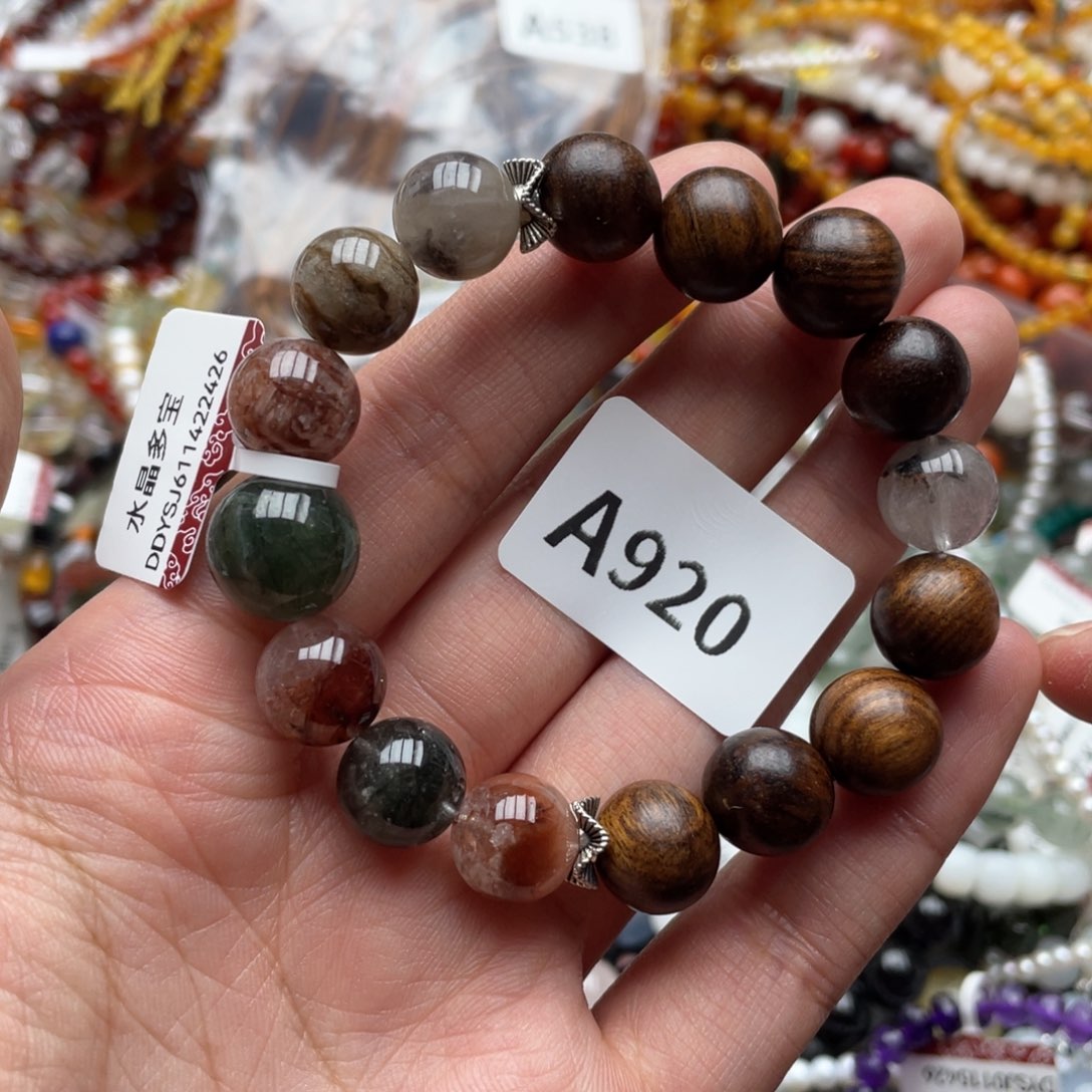 未镶嵌手链水晶多样性