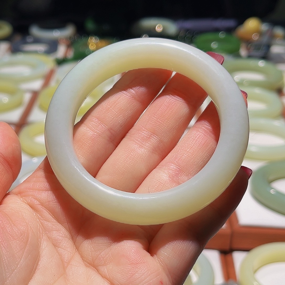 未镶嵌手镯和田玉我**家