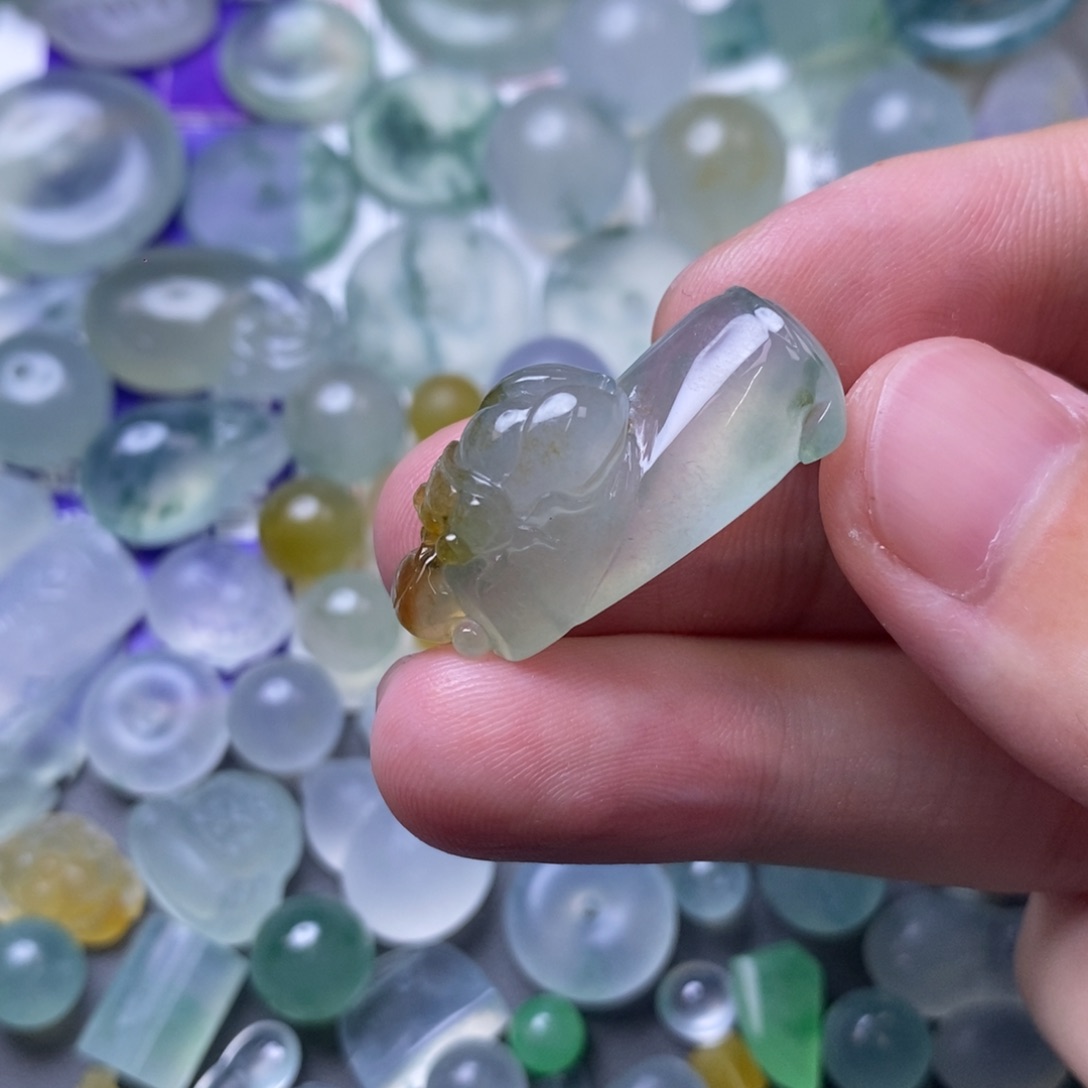 定制翡翠未镶嵌挂件