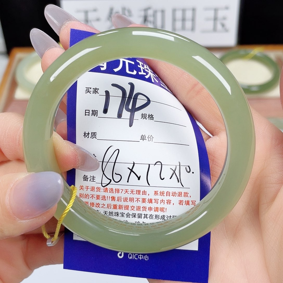 和田玉手镯未镶嵌