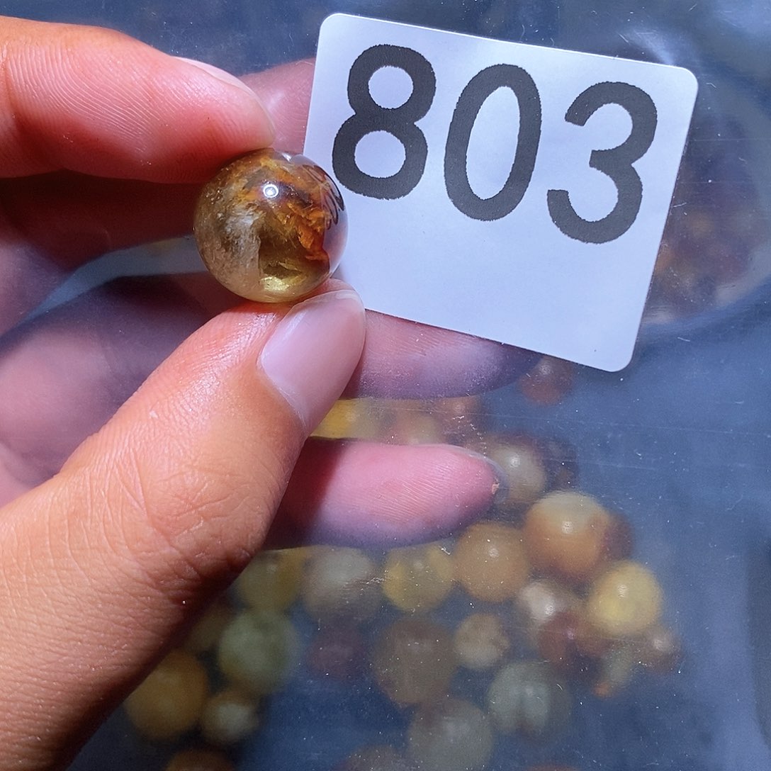 未镶嵌琥珀珠宝奇石