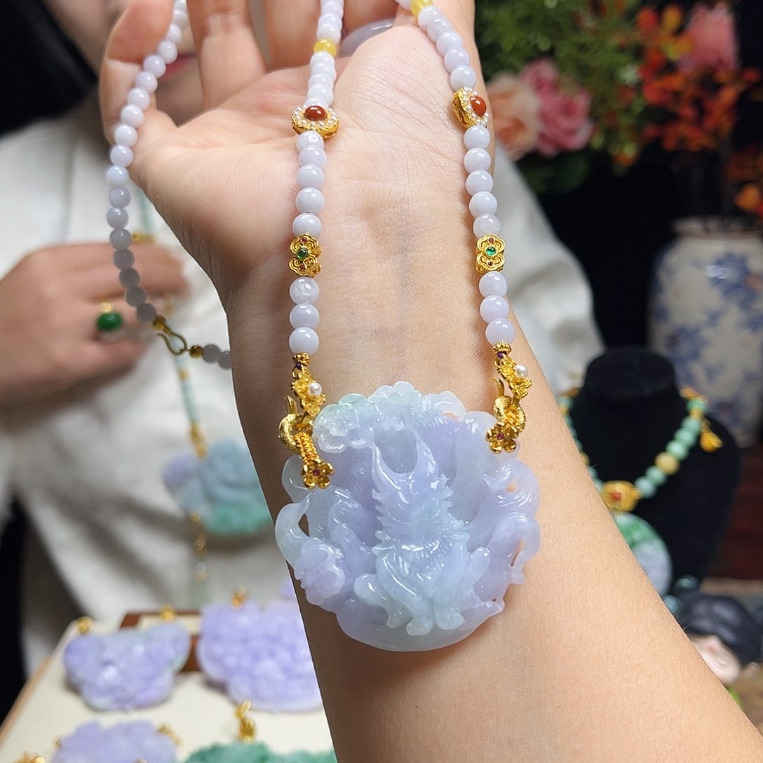 翡翠颈饰未镶嵌紫九尾