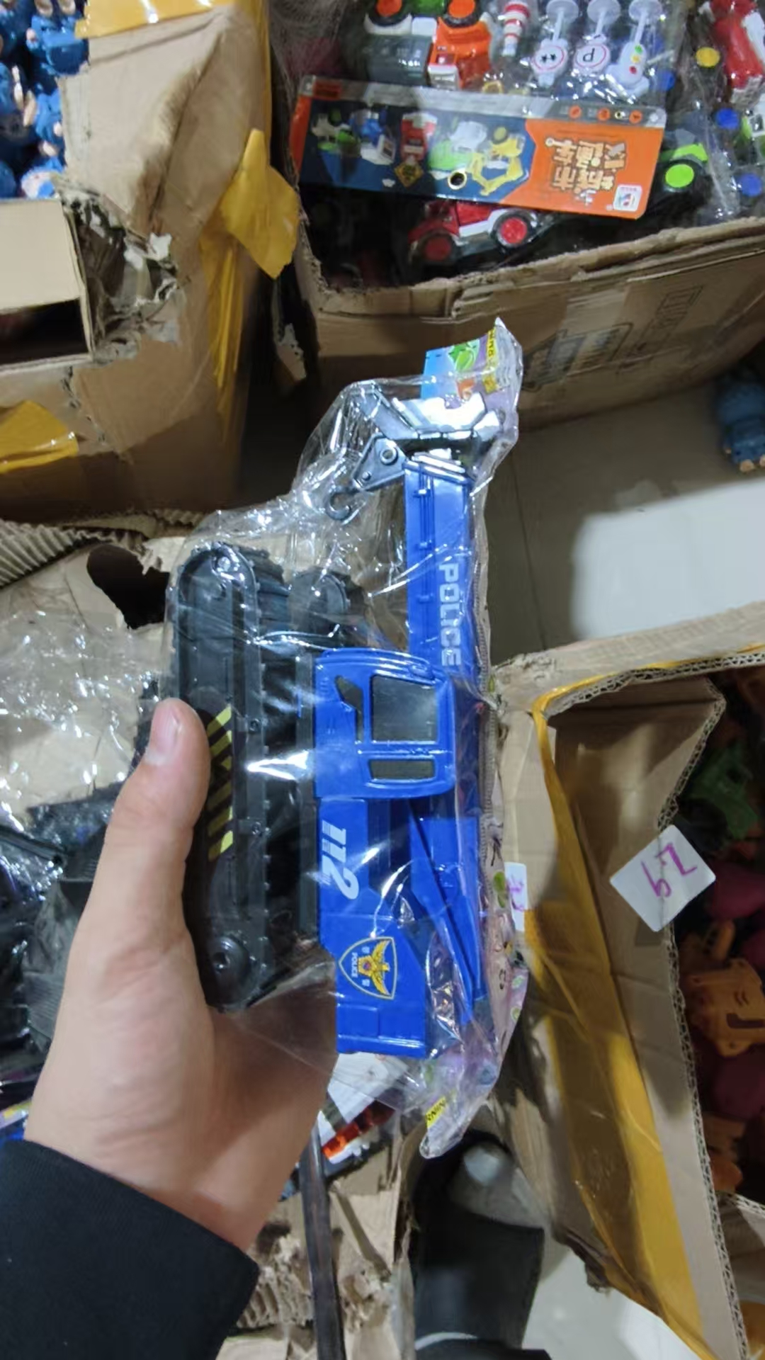         升降吊车