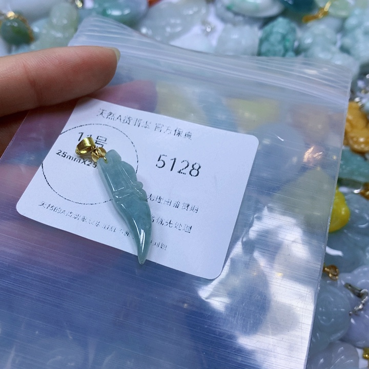 翡翠未镶嵌颈饰翡翠