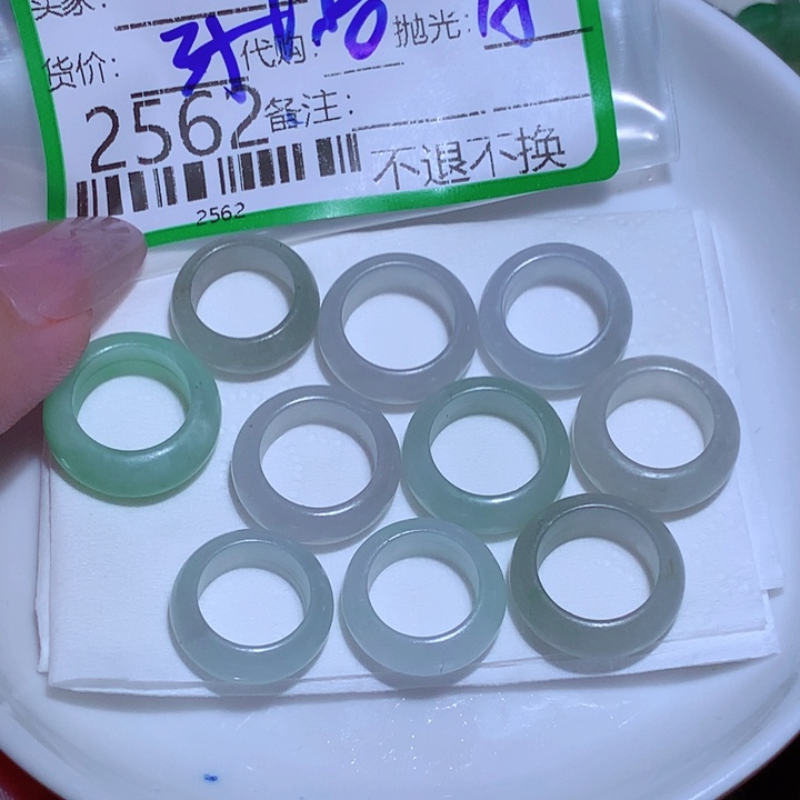菲****翡翠未镶嵌颈饰hhj