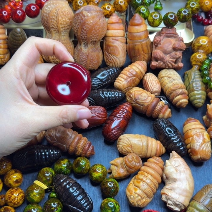 松木琥珀木文玩把件