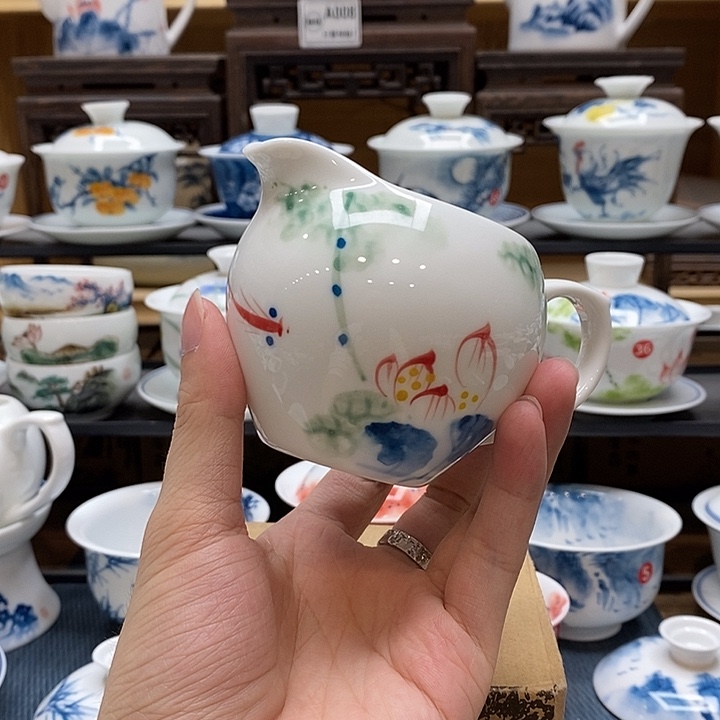 手绘五彩荷花公道杯160cc釉下彩微瑕福利款