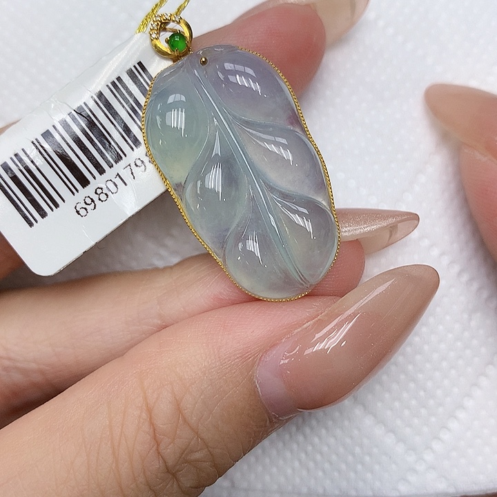 颈饰18K金镶嵌翡翠