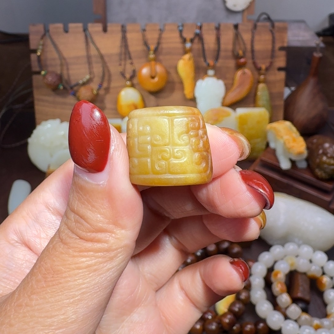 和田玉颈饰未镶嵌