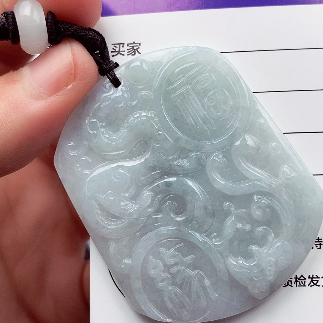 翡翠挂件未镶嵌翡翠