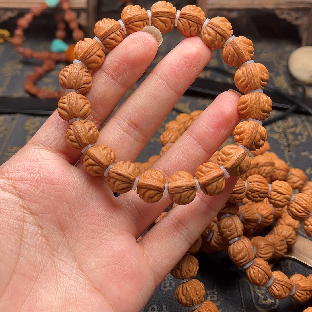 吊坠桃核赤金风雨手串