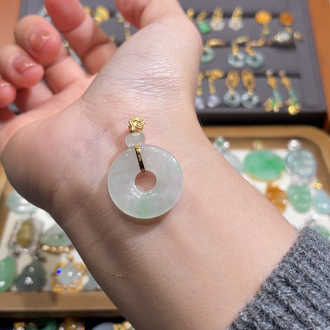 翡翠颈饰18K金镶嵌甜甜圈