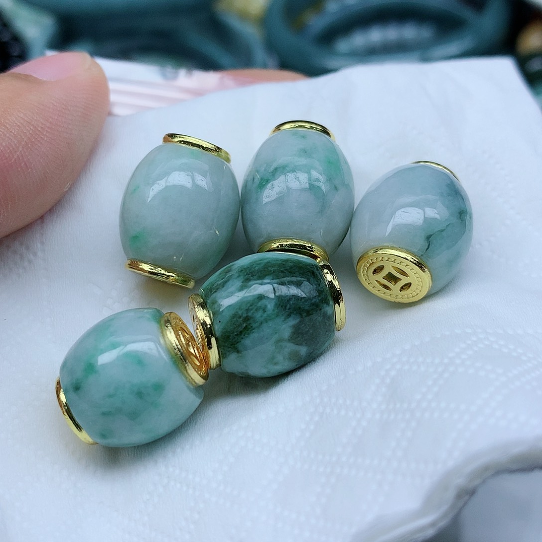 翡翠未镶嵌颈饰珠子