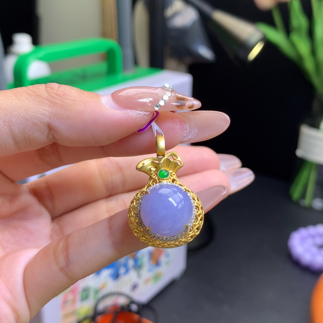 翡翠18K金镶嵌颈饰