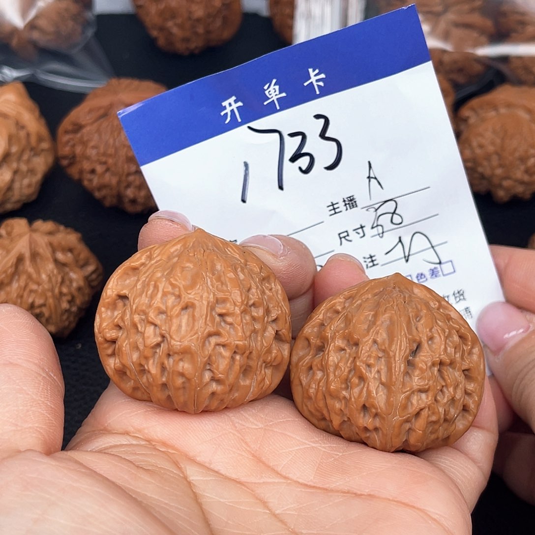 文玩核桃吊坠小***厂铁锤38尺。 无刀修1733