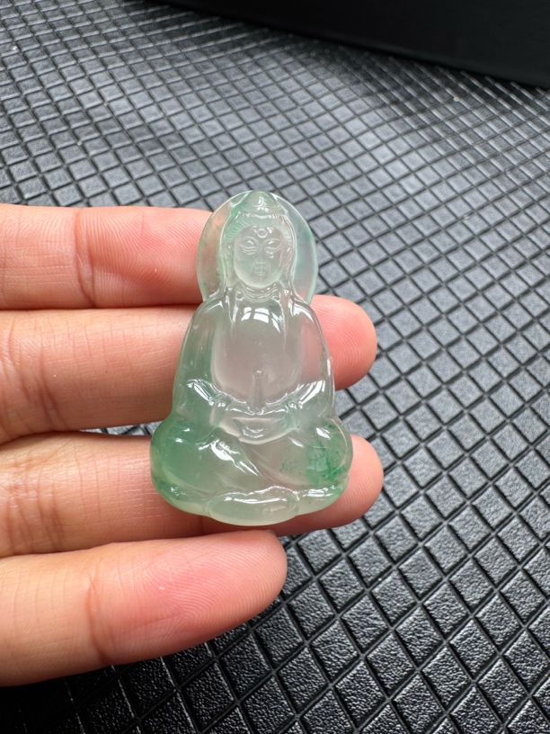 天然非洲翠观音挂件石英质玉