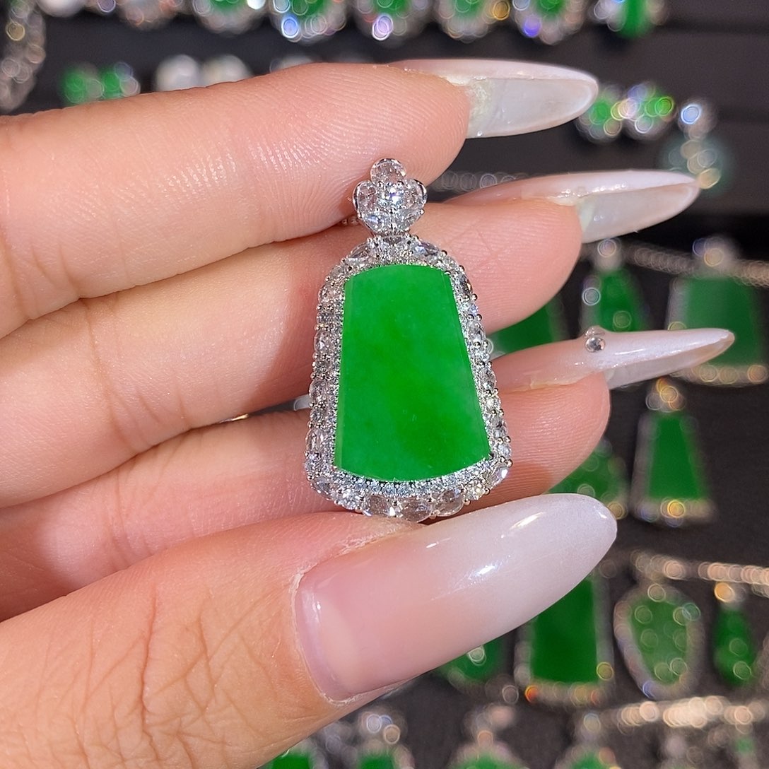 翡翠18K金镶嵌吊坠(不含链)无事牌吊坠