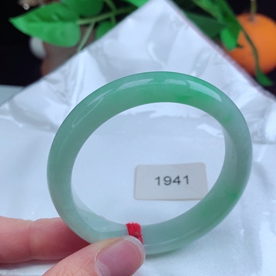 翡翠手镯未镶嵌   正圈52 晴底飘阳绿