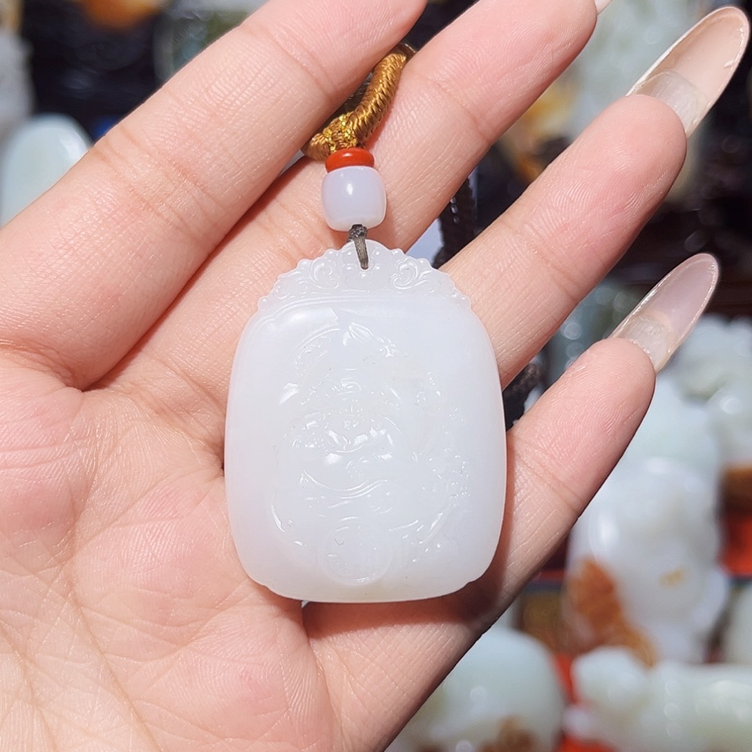 永***恒和田玉未镶嵌颈饰