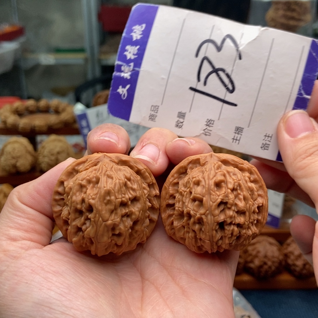 文玩核桃把件40白狮子