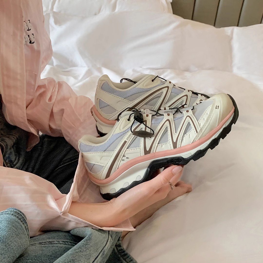 户外徒步登山鞋情侣款平跟牛皮防滑秋季新款运动休闲鞋百搭纺织内