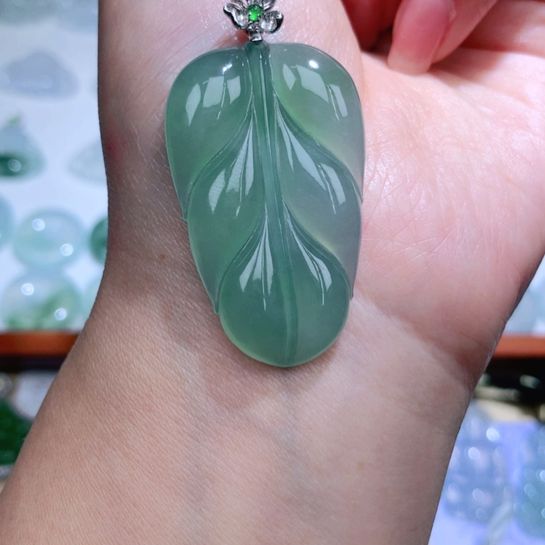 【闪购商品】翡翠颈饰18K金镶嵌叶子