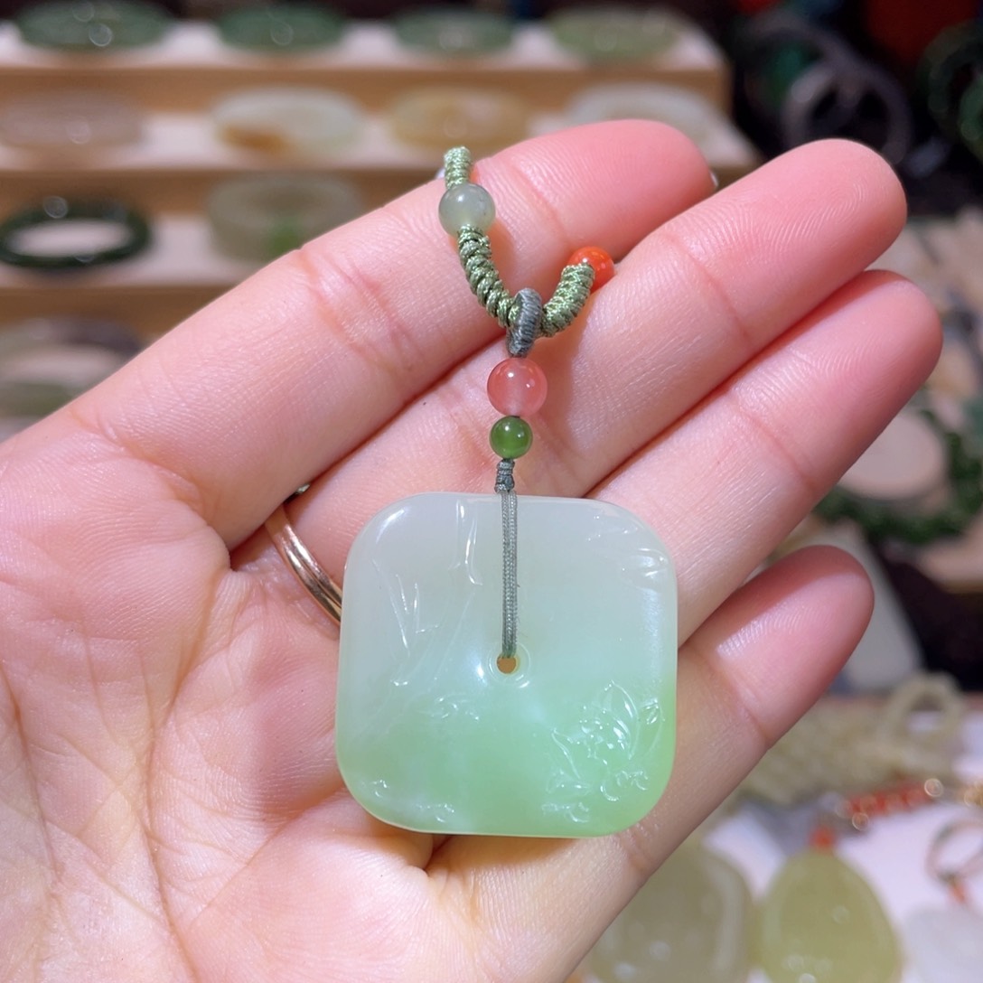 和田玉高品翠青吊坠未镶嵌