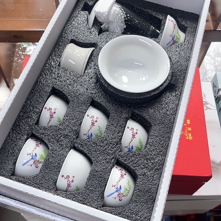 孤品茶具套装等。      