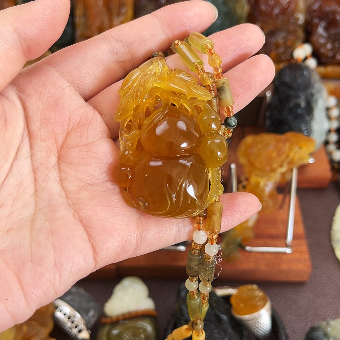 蛇纹石玉颈饰未镶嵌