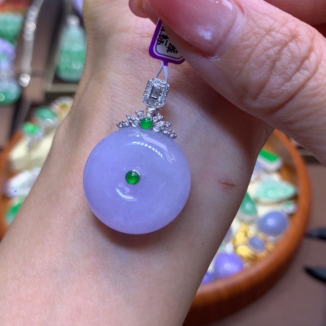 翡翠18K金镶嵌颈饰