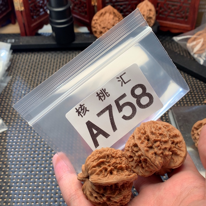 杜***克文玩核桃吊坠灯笼