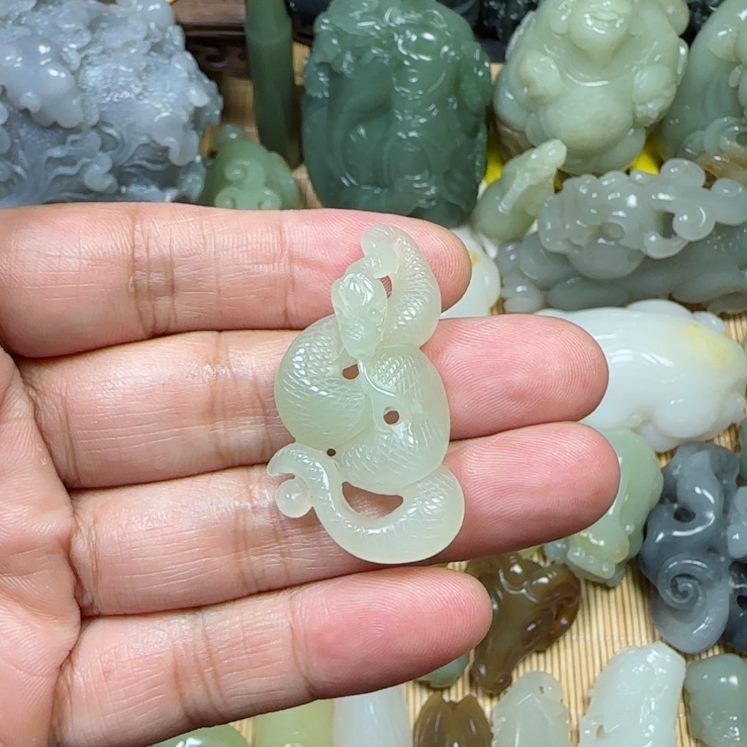 未镶嵌和田玉挂件