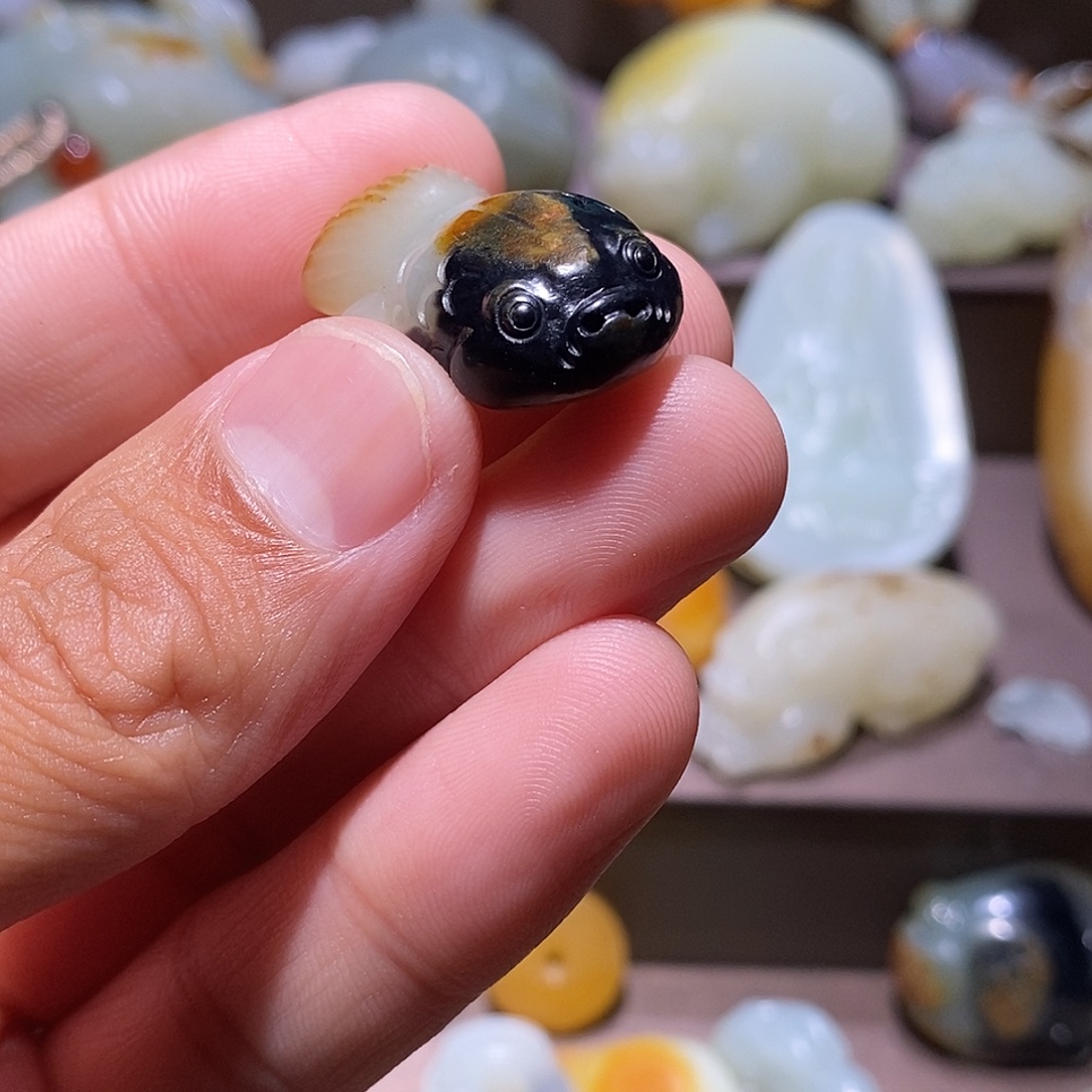 德***玉和田玉未镶嵌吊坠(赠链)