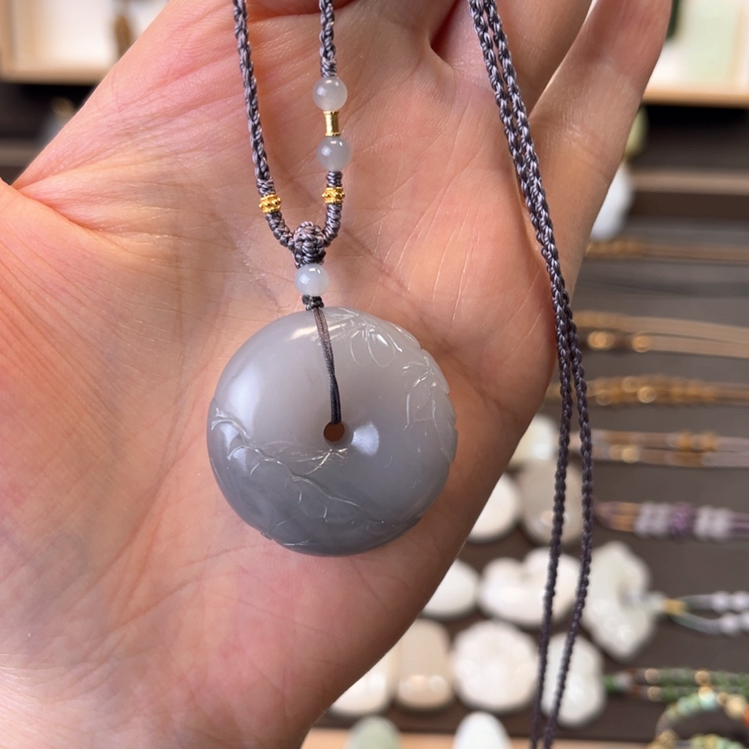 和田玉未镶嵌颈饰晴***玥扣子