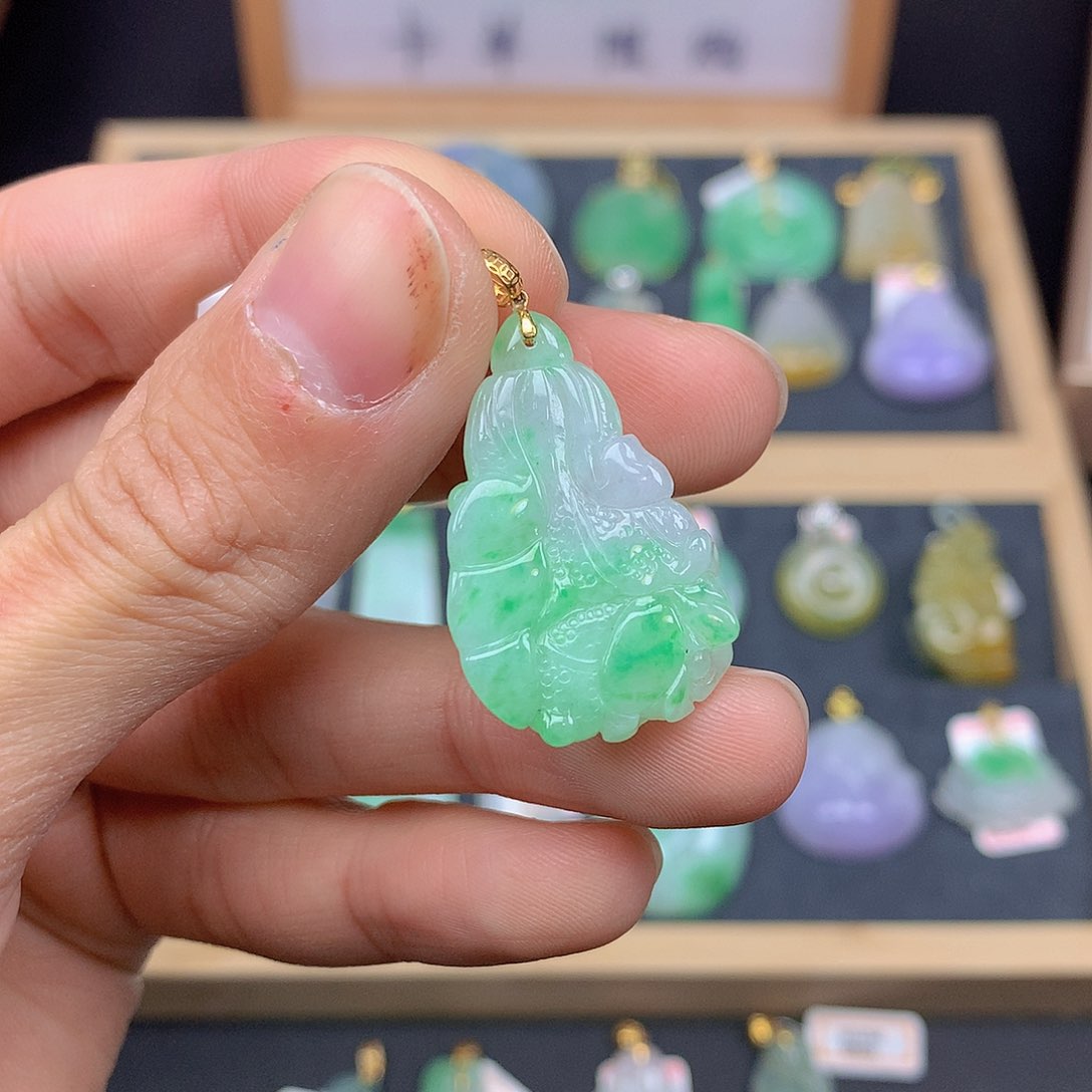 翡翠颈饰18K金镶嵌翡翠