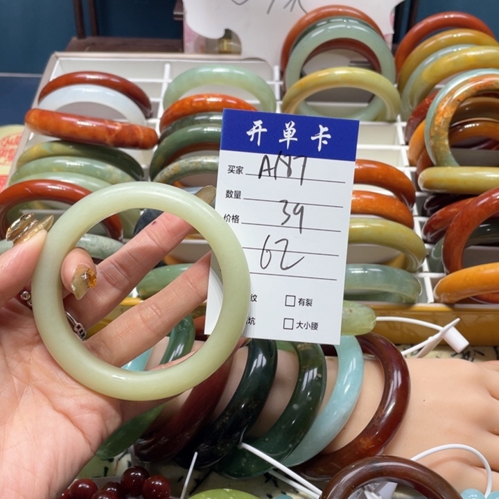 蛇纹石玉手镯未镶嵌小*果