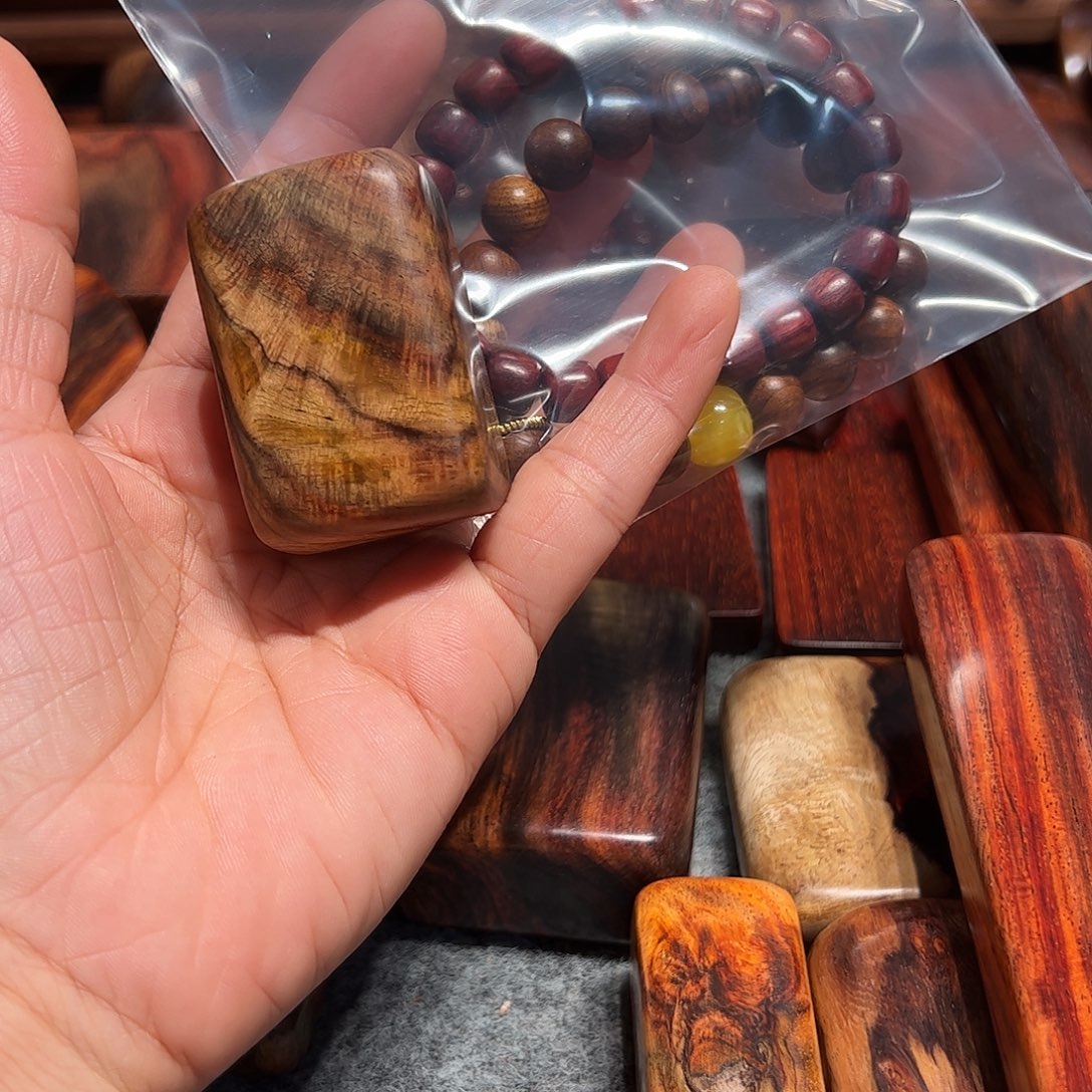 c***u交趾黄檀（大红酸枝）