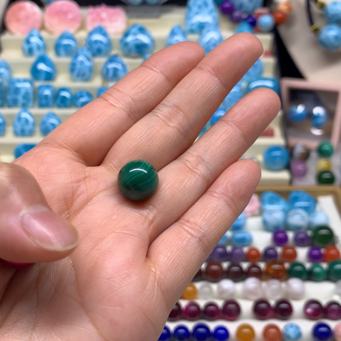 錢***石针钠钙石（海纹石）未镶嵌珠宝半成品