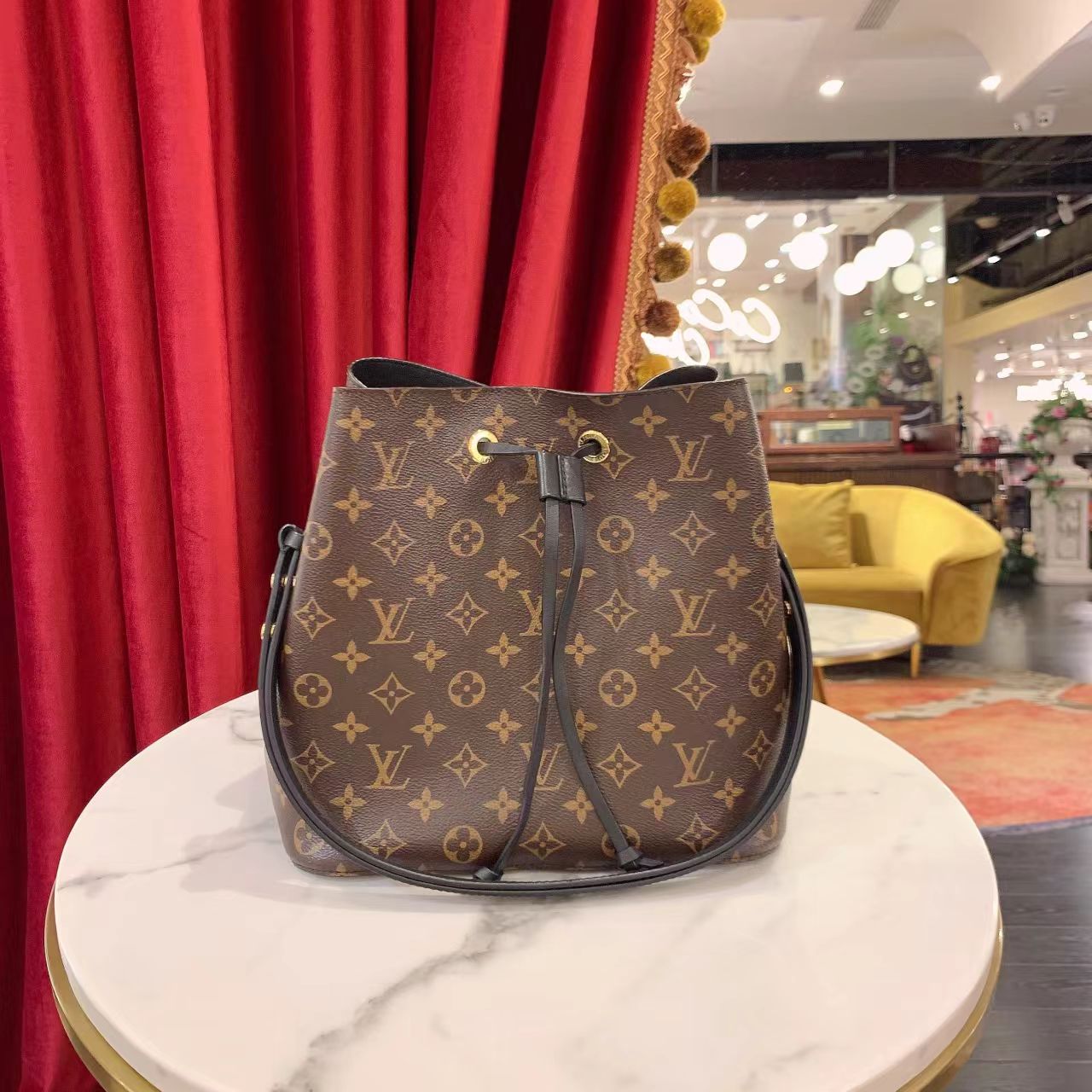95新 LouisVuitton/路易威登 GGS黑水桶老花金扣单肩包63598257