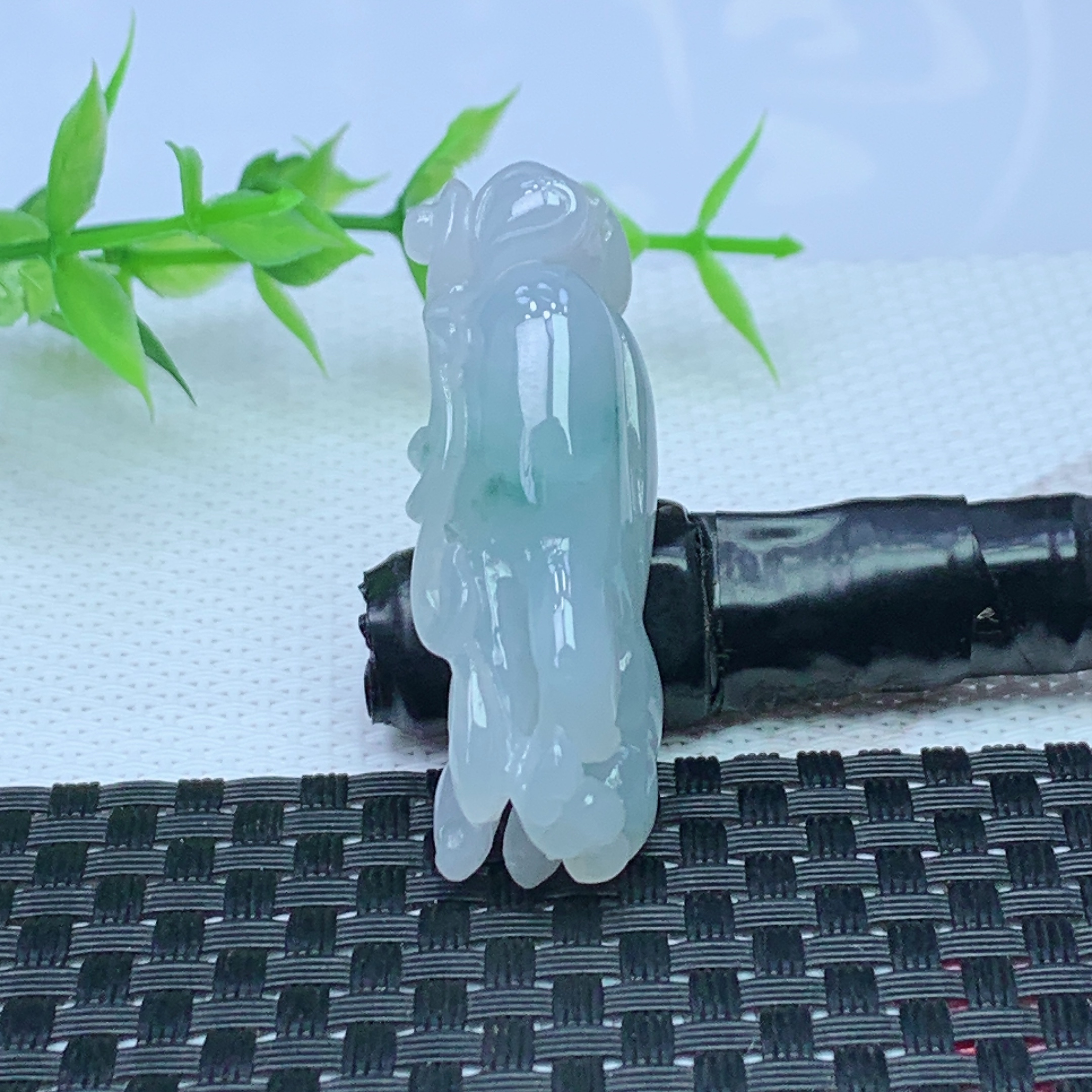 缅甸天然A货翡翠 飘花佛手吊坠 尺寸；46*15*13.7mm